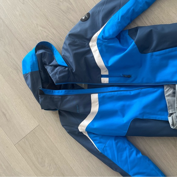 Obermeyer ski suit for teenager. - Picture 3 of 5